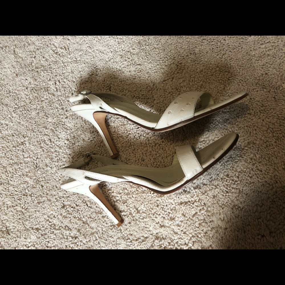 Ann Taylor off white ostrich print sandals - Picture 4 of 5